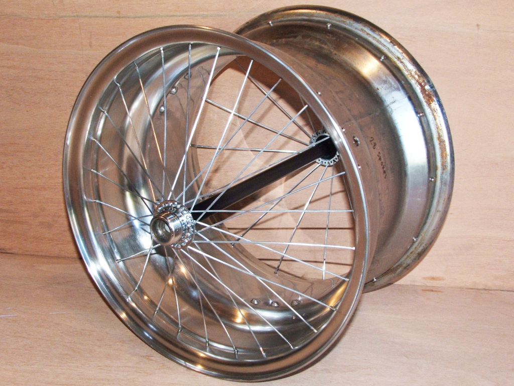 OverKill Chopper - spokes in car rim